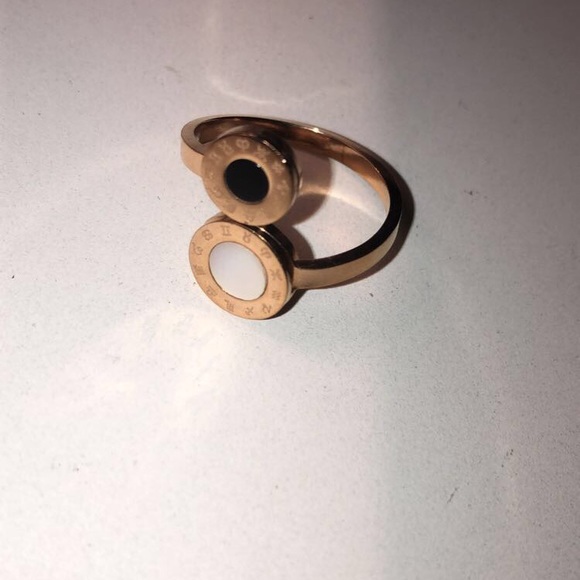 size 9 rings - Picture 2 of 3